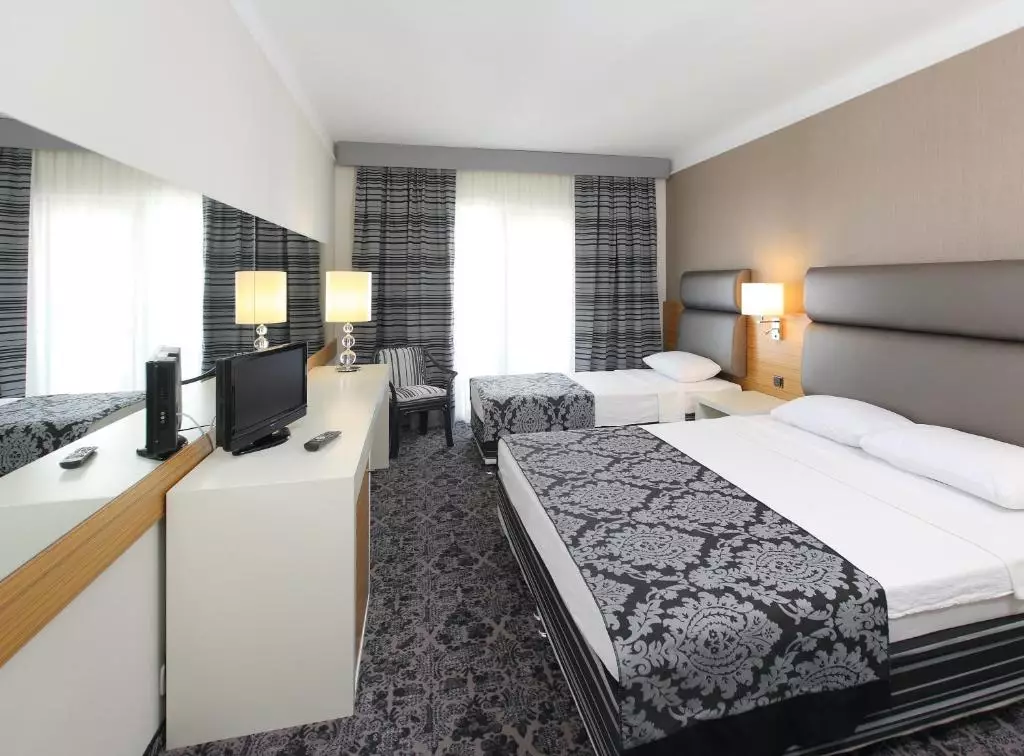 ستیا بیچ ریزورت مارماریس